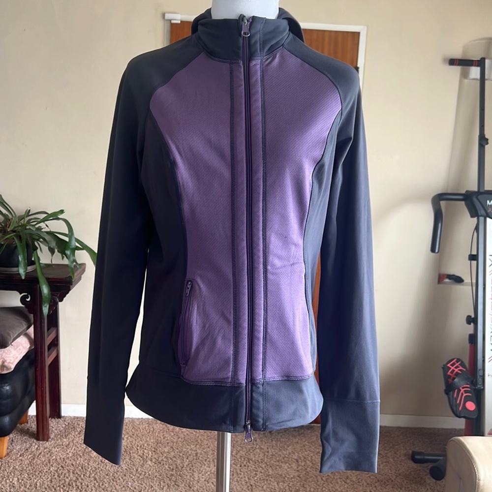 Excellent Condition Medium Zella Purple Gray Sweatshirt with Hood